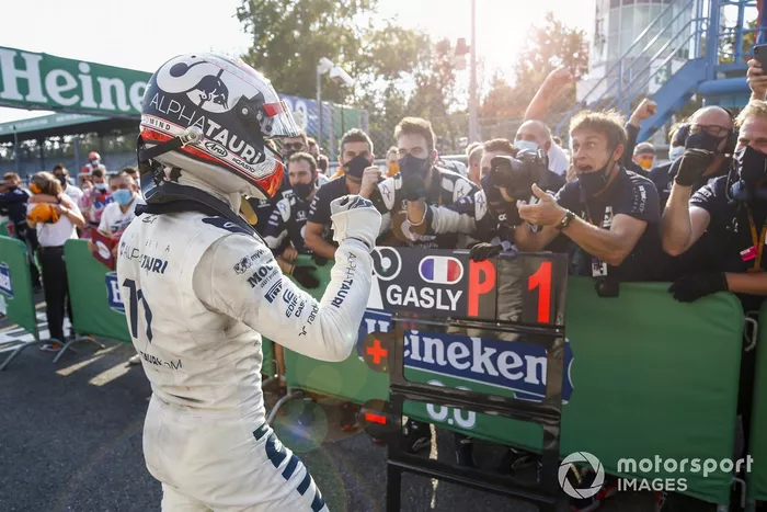 Ganador Pierre Gasly, AlphaTauri, celebra 