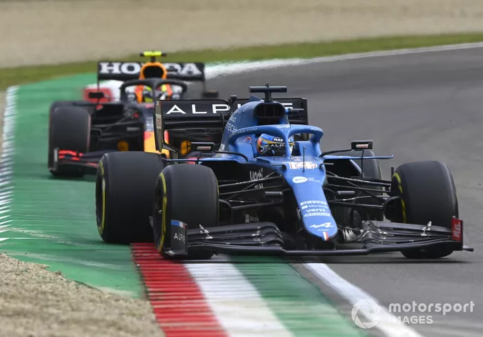 Fernando Alonso, Alpine A521, Sergio Perez, Red Bull Racing RB16B