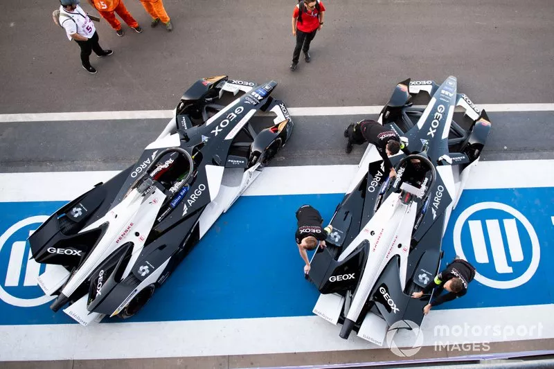 Nico Müller, Dragon Racing, Penske EV-4, Brendon Hartley, Dragon Racing, Penske EV-4 en pit lane