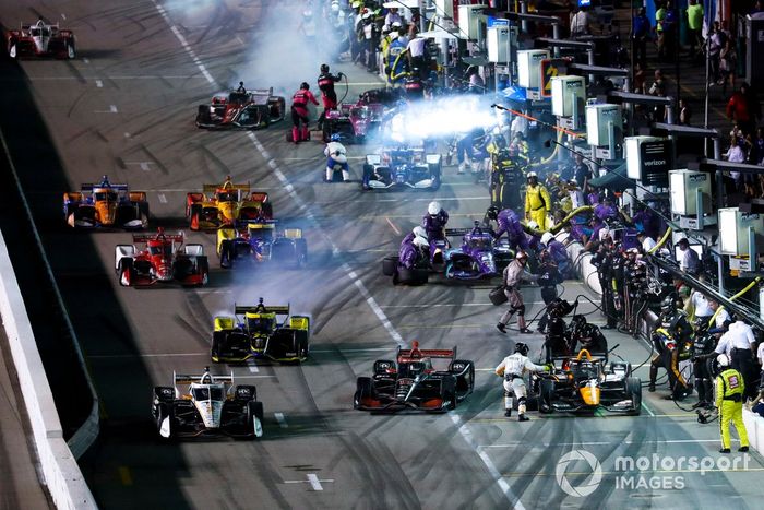 Patricio O'Ward, Arrow McLaren SP Chevrolet, Pit StopWill Power, Team Penske Chevrolet