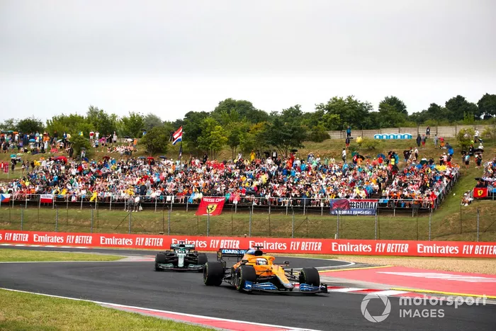 Daniel Ricciardo, McLaren MCL35M, Lance Stroll, Aston Martin AMR21