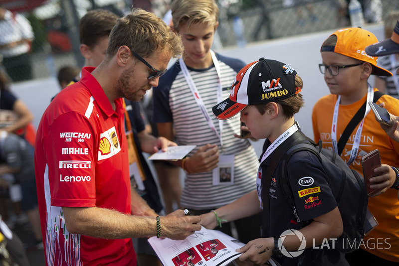 Sebastian Vettel, Ferrari signs autographs for the fans