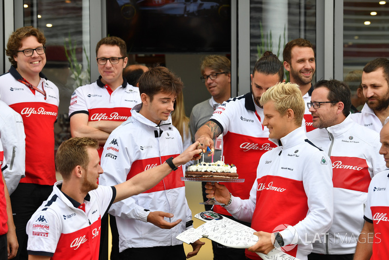 Sauber birthday celebrations for Marcus Ericsson, Sauber with Charles Leclerc, Sauber