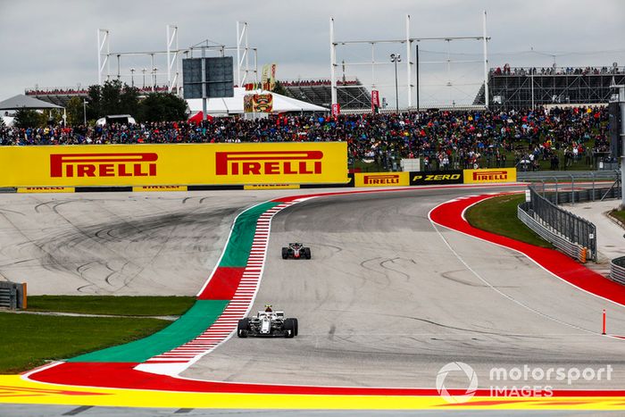 Charles Leclerc, Sauber C37, Kevin Magnussen, Haas F1 Team VF-18