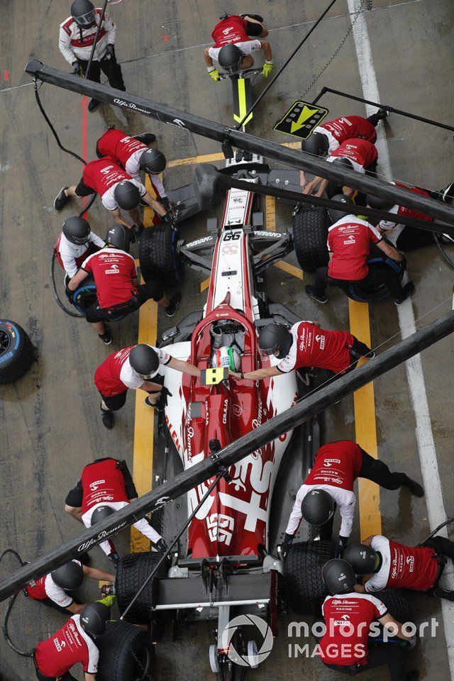 Antonio Giovinazzi, Alfa Romeo Racing C39, makes a pit stop