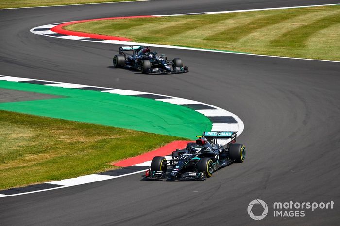 Valtteri Bottas, Mercedes F1 W11, Lewis Hamilton, Mercedes F1 W11