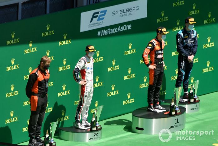 Podio: Felipe Drugovich, MP Motorsport, ouis Deletraz, Charouz Racing System, y Dan Ticktum, Dams