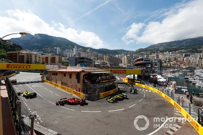 Charles Leclerc, Ferrari SF-24, Oscar Piastri, McLaren MCL38, Carlos Sainz, Ferrari SF-24, Lando Norris, McLaren MCL38, George Russell, Mercedes F1 W15