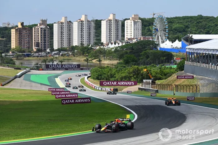 Max Verstappen, Red Bull Racing RB19, Lando Norris, McLaren MCL60, Lewis Hamilton, Mercedes F1 W14