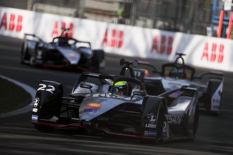 Oliver Rowland, Nissan e.Dams, Nissan IMO1 devant Lucas Di Grassi, Audi Sport ABT Schaeffler, Audi e-tron FE05