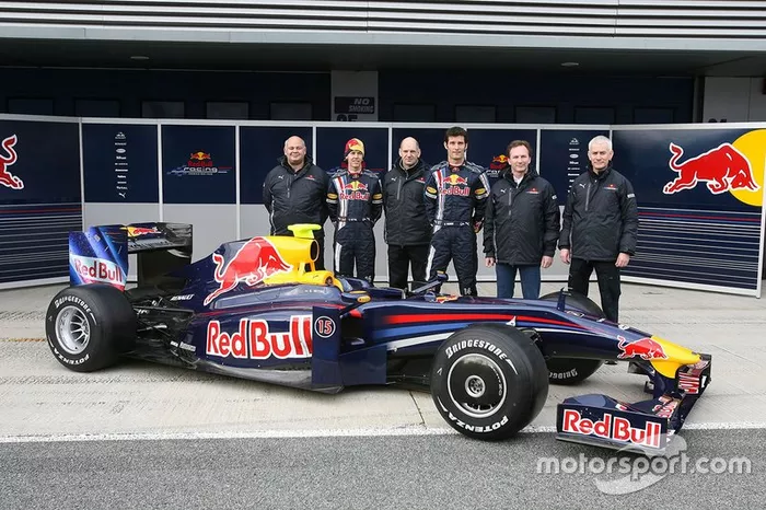 Rob Marshall, chef designer Red Bull Racing, Sebastian Vettel, Red Bull racing, Mark Webber, Red Bull Racing, Adrian Newey, directeur technique Red Bull Racing, Christian Horner, Red Bull Racing et Geoff Williis, Red Bull Racing