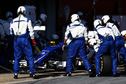 Marcus Ericsson, Sauber C35 oefent een pitstop