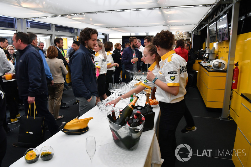 Suasana perayaan 40 tahun Renault F1