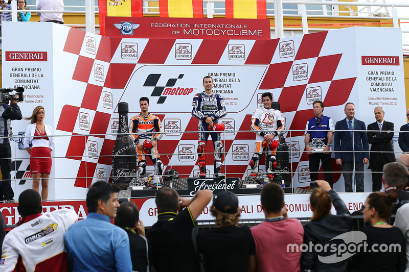 Podio: ganador de la carrera Jorge Lorenzo, Yamaha; segundo lugar Dani Pedrosa, Repsol Honda; tercer