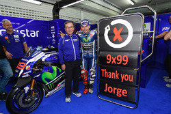 Jorge Lorenzo, Yamaha Factory Racing, fête sa victoire avec son team