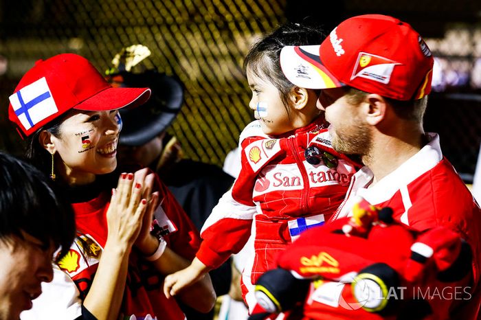 Sebastian Vettel, Ferrari, con fan