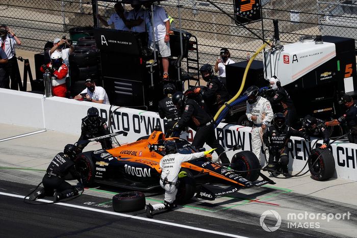 Pato O'Ward, Arrow McLaren SP Chevrolet, pit stop
