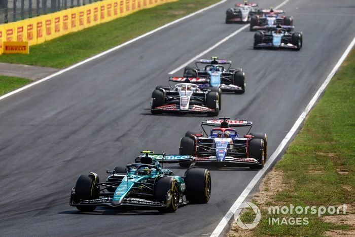 Fernando Alonso, Aston Martin AMR24, Daniel Ricciardo, RB F1 Team VCARB 01 