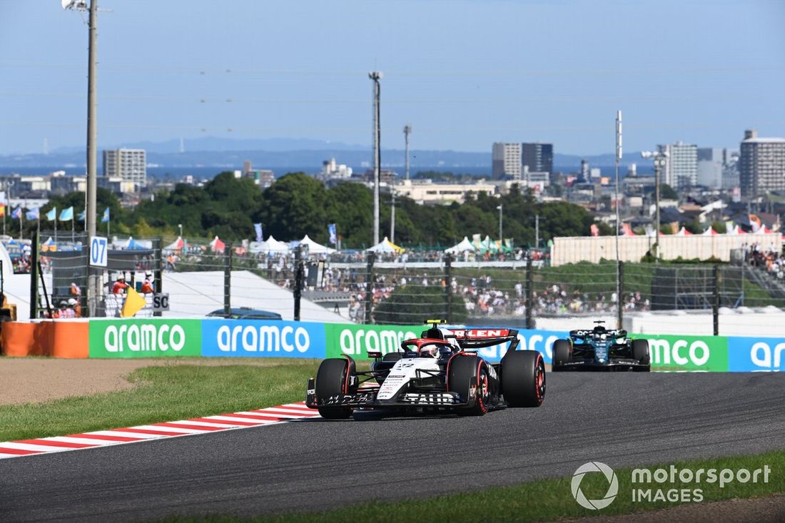 Yuki Tsunoda, AlphaTauri AT04, Lance Stroll, Aston Martin AMR23