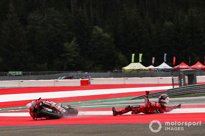 Caída de Francesco Bagnaia, equipo Ducati
