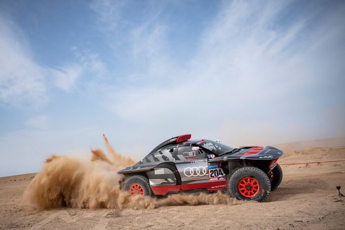 #204 Team Audi Sport Audi: Stephane Peterhansel, Edouard Boulanger