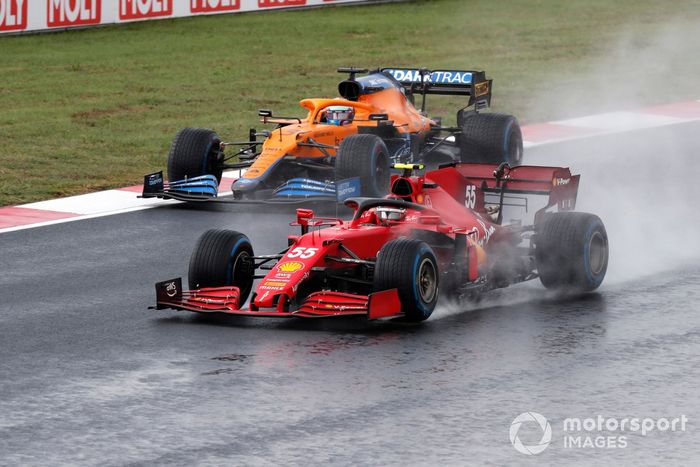 Carlos Sainz Jr., Ferrari SF21, Daniel Ricciardo, McLaren MCL35M