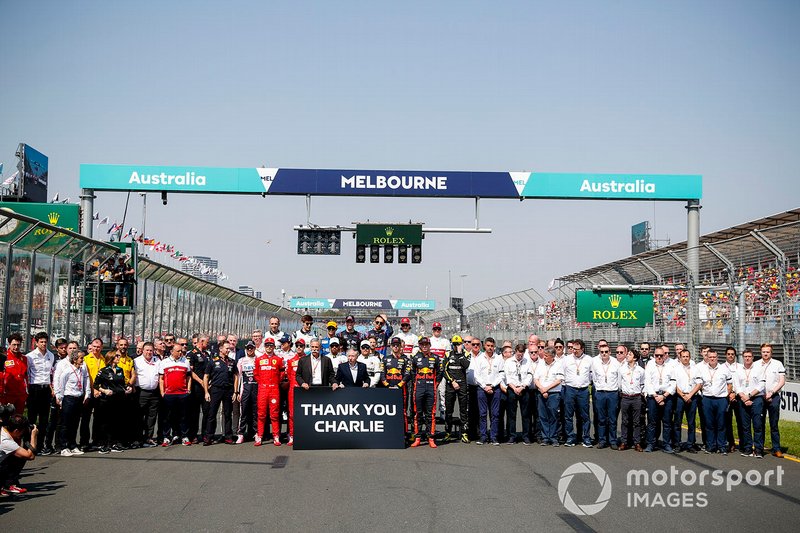 Pilotlar, Chase Carey, Formula 1 Direktörü ve Jean Todt, FIA Başkanı ile Charlie Whiting anısına