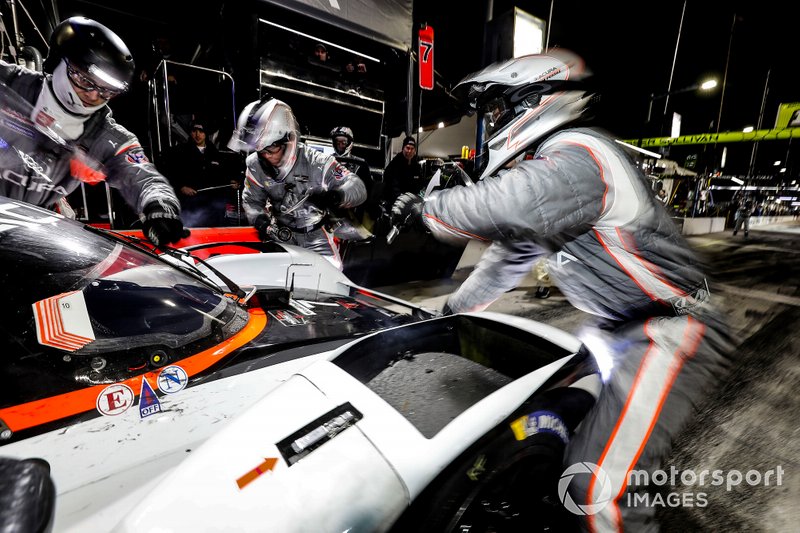 #7 Acura Team Penske Acura DPi, DPi: Helio Castroneves, Ricky Taylor, Alexander Rossi, pit stop