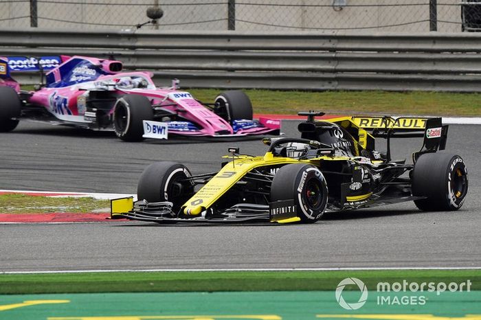 Daniel Ricciardo, Renault F1 Team R.S.19, Sergio Perez, Racing Point RP19