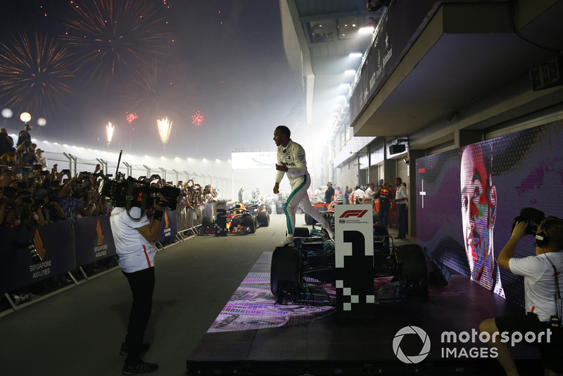 Ganador de la carrera Lewis Hamilton, Mercedes-AMG F1 W09 EQ Power+ celebra