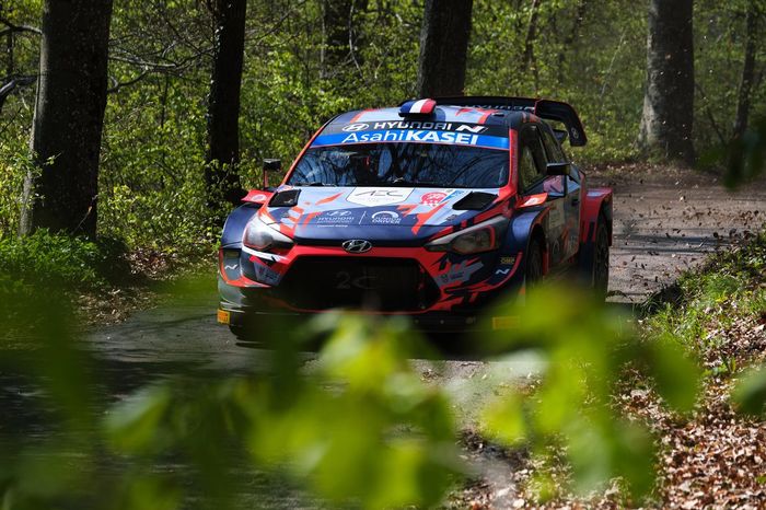 Pierre-Louis Loubet, Vincent Landais, Hyundai 2C Competition Hyundai i20 Coupe WRC