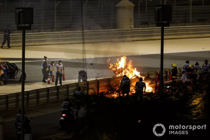 El monoplaza de Romain Grosjean, Haas VF-20 en llamas