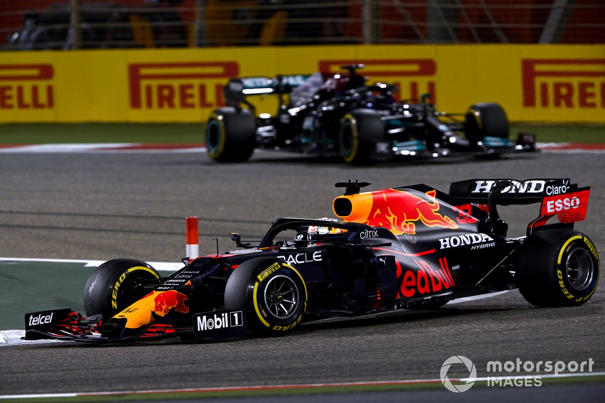 Max Verstappen, Red Bull Racing RB16B, Lewis Hamilton, Mercedes W12