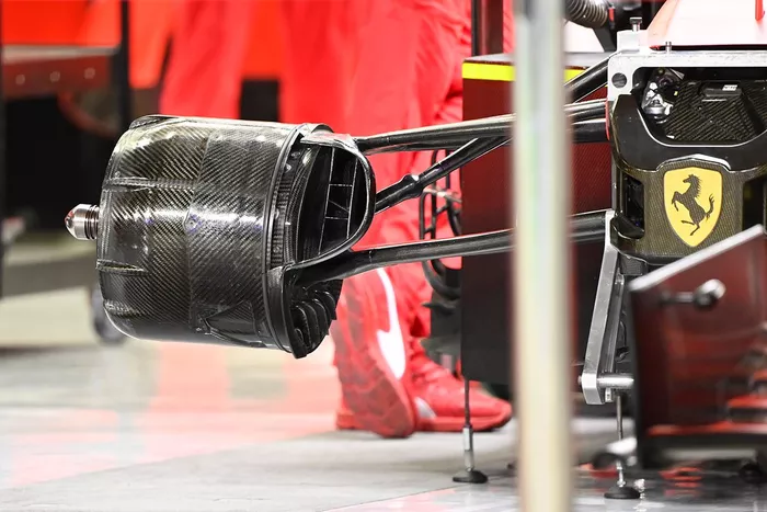 Detalle del tambor de freno delantero del Ferrari SF1000
