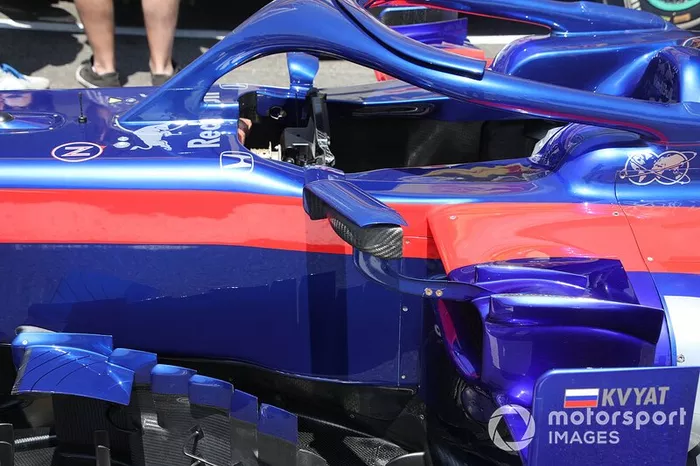 Toro Rosso STR14: Rückspiegel und Windabweiser