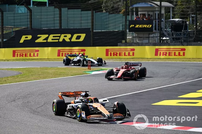 Oscar Piastri, McLaren MCL38, Charles Leclerc, Ferrari SF-24, Lewis Hamilton, Mercedes F1 W15
