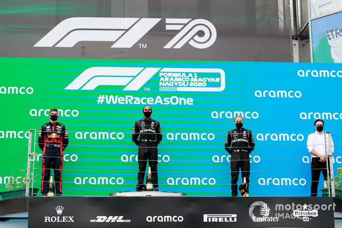 Podio: segundo lugar Max Verstappen, Red Bull Racing, ganador Lewis Hamilton, Mercedes-AMG Petronas F1 y el tercer lugar Valtteri Bottas, Mercedes-AMG Petronas F1