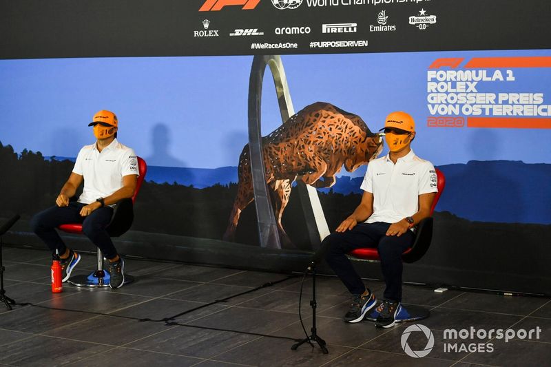 Carlos Sainz Jr., McLaren y Lando Norris, McLaren en la conferencia de prensa 