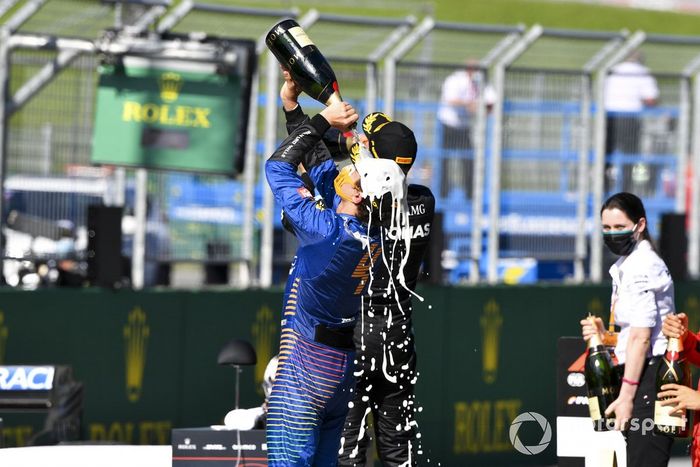 Podio: tercer lugar Lando Norris, McLaren celebra