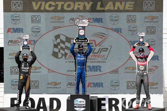 Podio: segundo lugar Patricio O'Ward, Arrow McLaren SP Chevrolet, ganador Felix Rosenqvist, Chip Ganassi Racing Honda, tercero Alexander Rossi, Andretti Autosport Honda