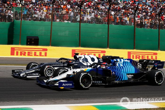 Yuki Tsunoda, AlphaTauri AT02, lucha con George Russell, Williams FW43B