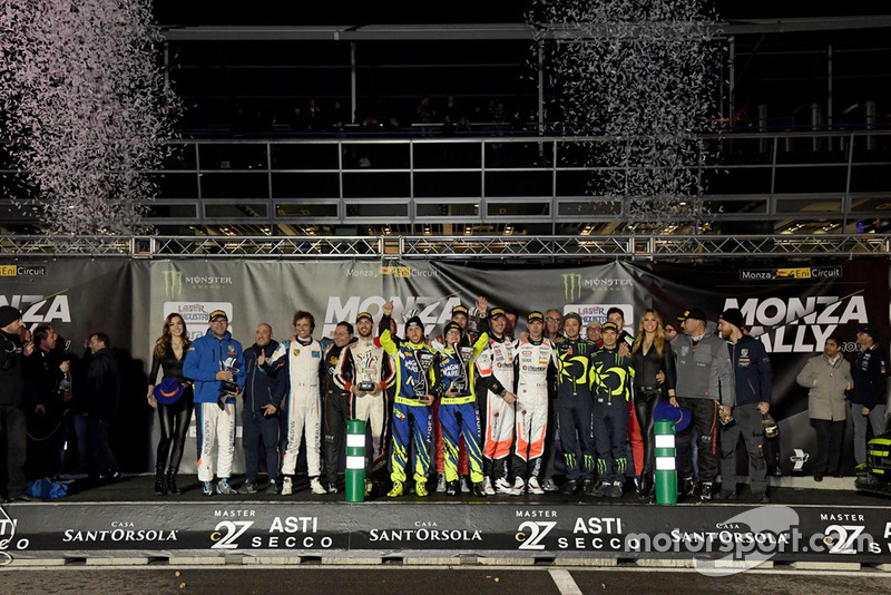 Festeggiamenti sul podio