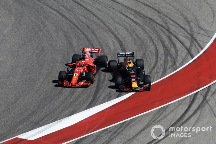Sebastian Vettel, Ferrari SF71H y Daniel Ricciardo, Red Bull Racing RB14 colisionan en la primera vuelta