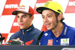 Valentino Rossi, Yamaha Factory Racing; Marc Marquez, Repsol Honda Team