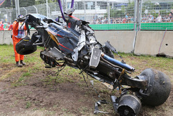 El McLaren MP4-31 de Fernando Alonso, McLaren después del accidente