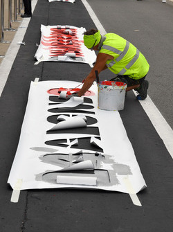 Creazione delle scritte e dei loghi in pit lane