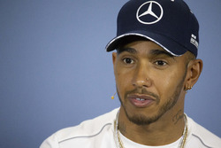 Lewis Hamilton, Mercedes-AMG F1 en la conferencia de prensa