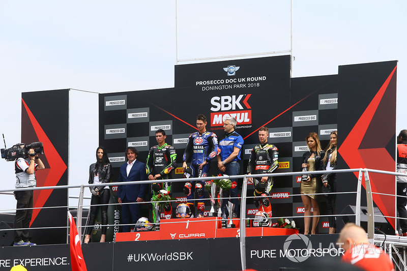 Podyum: Yarış galibi Michael van der Mark, Pata Yamaha, 2. Toprak Razgatlioglu, Kawasaki Puccetti Racing, 3. Jonathan Rea, Kawasaki Racing