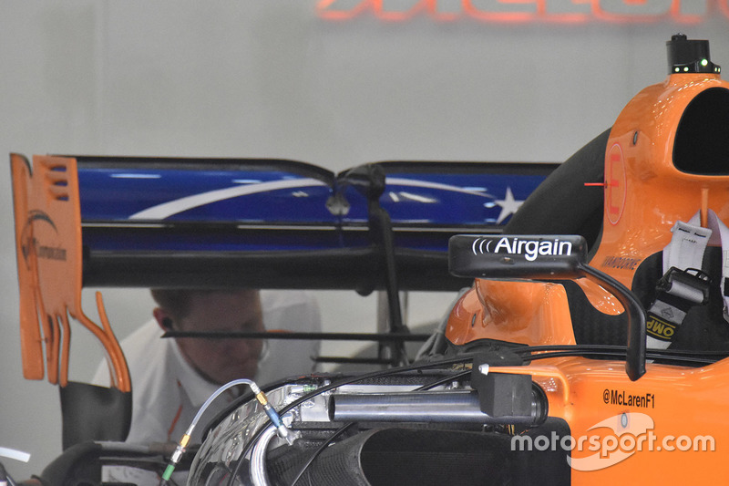 Детали задней части McLaren MCL33