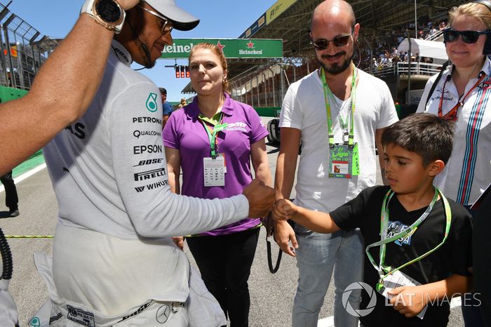 Lewis Hamilton, Mercedes AMG F1 con Felipinho Massa